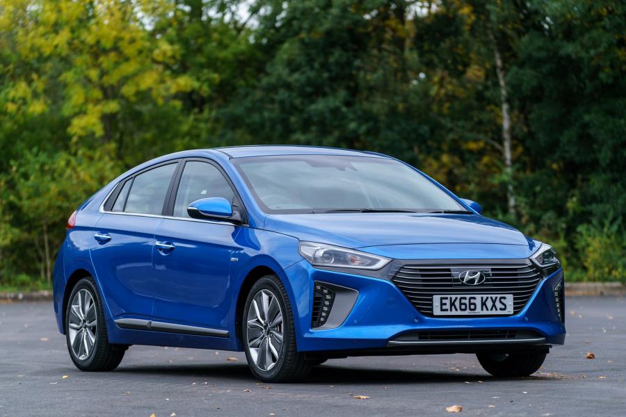  Hyundai IONIQ hybrid 2016 года  (UK) (фото 5 из 32)